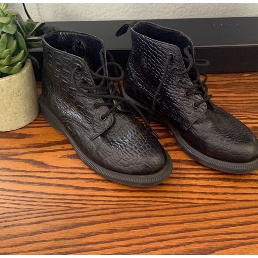Dr. Martens Emmeline Black Croc Embossed Leather Ankle Boots Womens 7 US